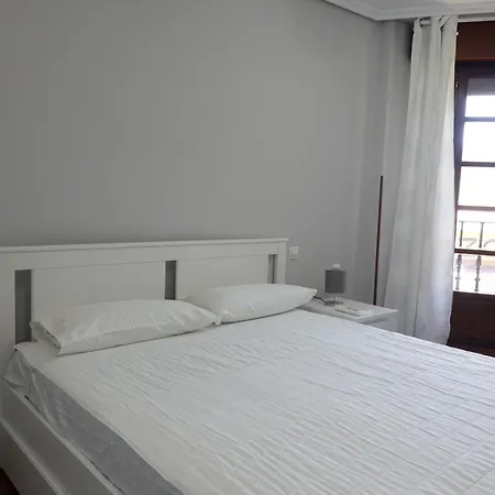 Piso Con Garaje En アパート