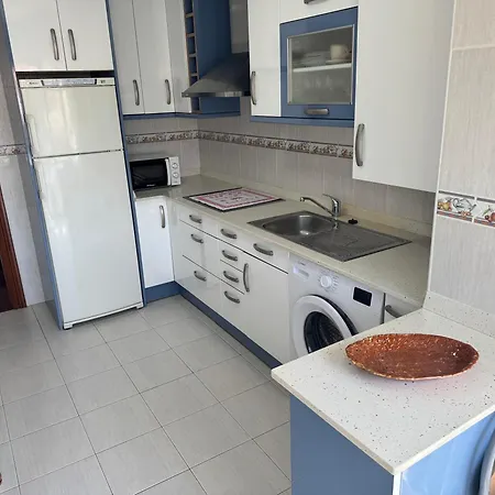 Piso Con Garaje En アパート *