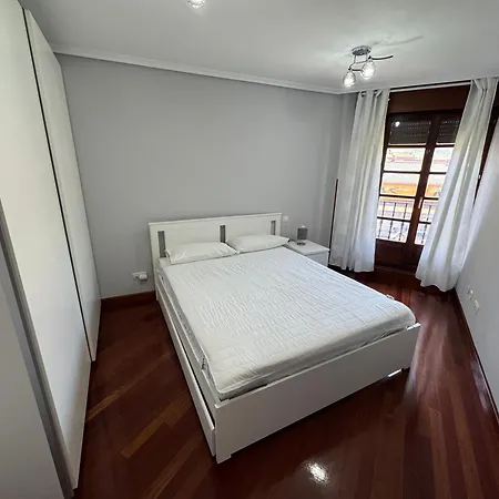 Piso Con Garaje En *