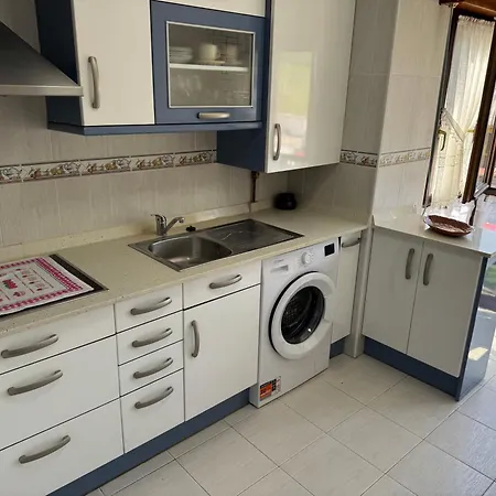 Piso Con Garaje En アパート