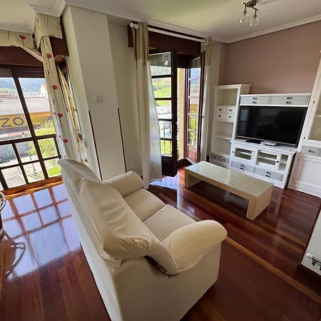 Piso Con Garaje En アパート