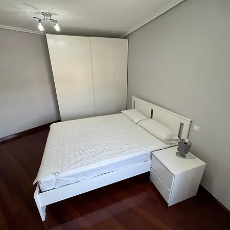 Piso Con Garaje En アパート