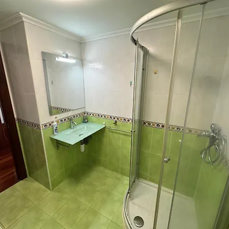 Piso Con Garaje En アパート