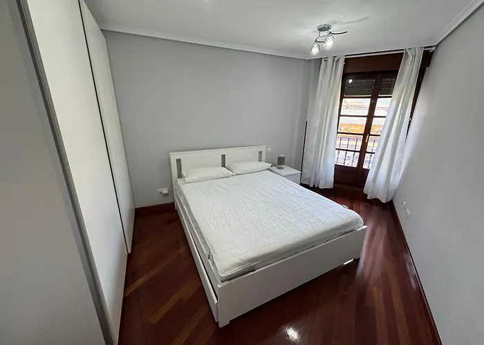 Piso Con Garaje En *